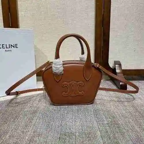 El bolso CEL Celine está hecho de cuero original importado de primer nivel y una versión réplica de 