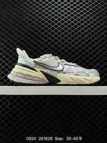 4. Las zapatillas para correr NIKE V2K Runtekk con absorción de impactos, antideslizantes y de corte