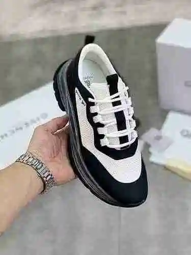 Zapato de hombre Givenchy Código: 0924C20 Talla: 38-44 (45 se puede personalizar)