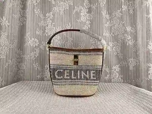La bolsa para sillín de vela CEL está hecha de material de lona importado, con una bolsa de regalo d