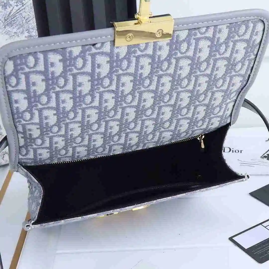 KK02350 (10).webp