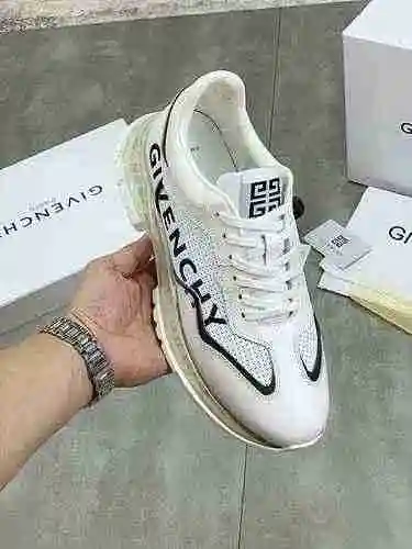 Zapato de hombre Givenchy Código: 0924C20 Talla: 38-44 (45 se puede personalizar)