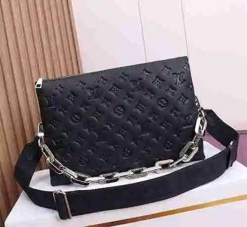 El bolso cruzado para hombre está hecho de cuero original importado de primer nivel y una versión ré