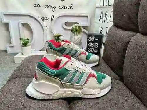 304D winter insulation! All pig eight leather company goods! The Adidas ZX 930 x EQT comes from the 