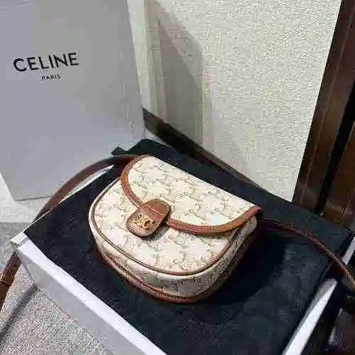 La bolsa para sillín de vela CEL está hecha de cuero original importado de primer nivel y una versió