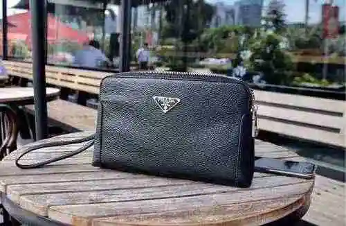 PRADA Bolso Exclusivo para Hombre Hecho de Piel de Vaca Original Importada Bolsa de Regalo con Entre