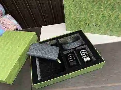 La caja de regalo está hecha de material de lona importado, con una bolsa de regalo de entrega de al