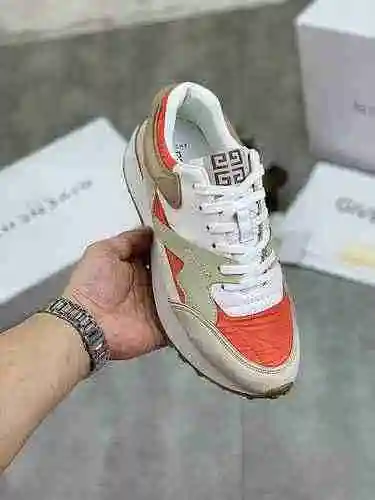 Zapato de hombre Givenchy Código: 0924C20 Talla: 38-44 (45 se puede personalizar)