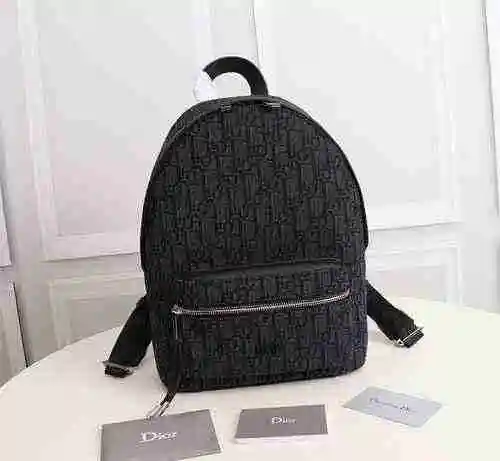 La mochila para hombre está hecha de lona original importada de primera calidad y una versión réplic