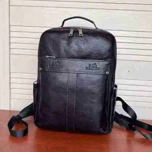 La mochila exclusiva para hombre HER Hermès está hecha de cuero original importado de primera calida