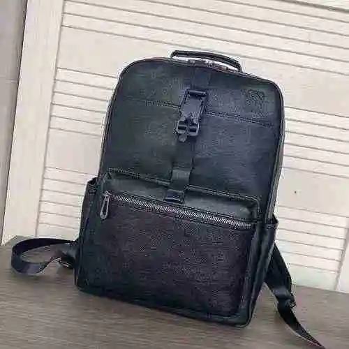 La mochila exclusiva para hombres de Luo Yiwei está hecha de cuero original importado de primer nive