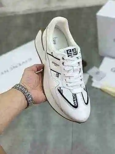 Zapato de hombre Givenchy Código: 0924C20 Talla: 38-44 (45 se puede personalizar)