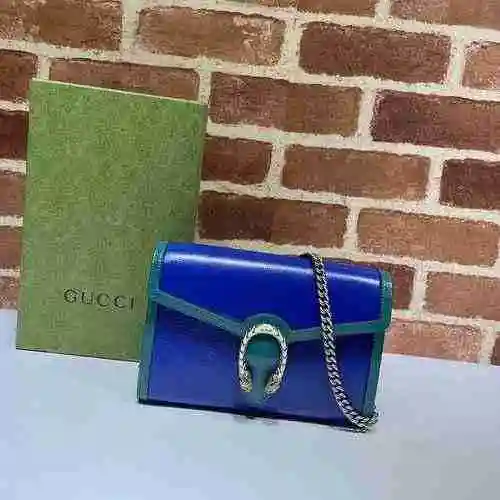 El bolso con cadena GUCCI está hecho de material de lona importado, con una bolsa de regalo de entre