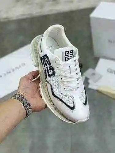 Zapato de hombre Givenchy Código: 0924C20 Talla: 38-44 (45 se puede personalizar)