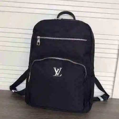 La mochila para hombre LV está hecha de cuero original importado de primera calidad con una bolsa de