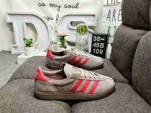 This 109D company grade STATE SERIES AK samba shoe showcases high-quality craftsmanship with decorat