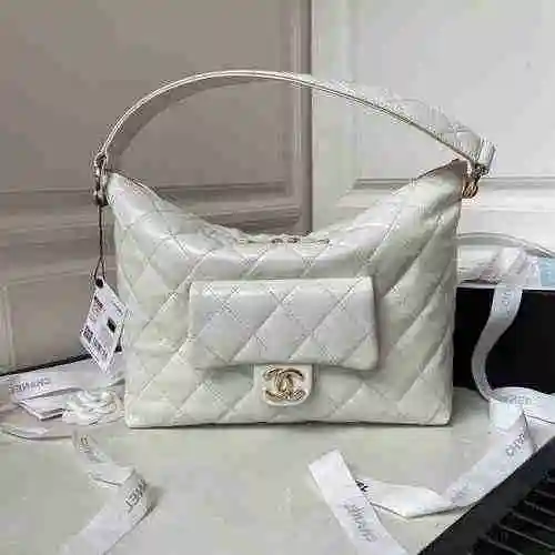 El bolso Chanel Underarm está hecho de cuero original importado de primer nivel y una versión réplic