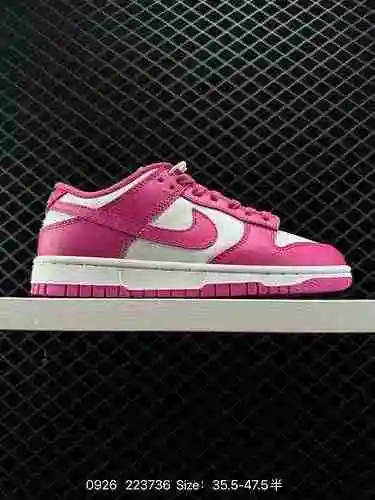 La serie 8 de zapatos de tabla Nike SB Zoom Dunk Low Rose Red presenta un zapato de tabla deportivo 