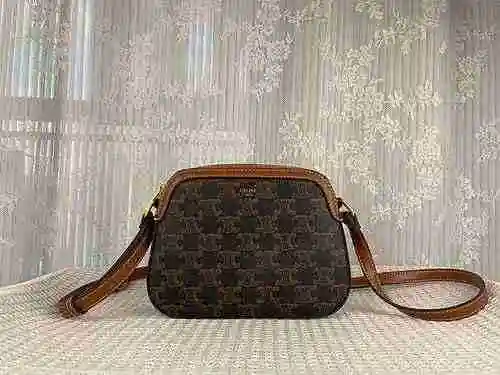 El bolso cruzado CEL Sailin está hecho de material de lona importado, con una bolsa de regalo de ent