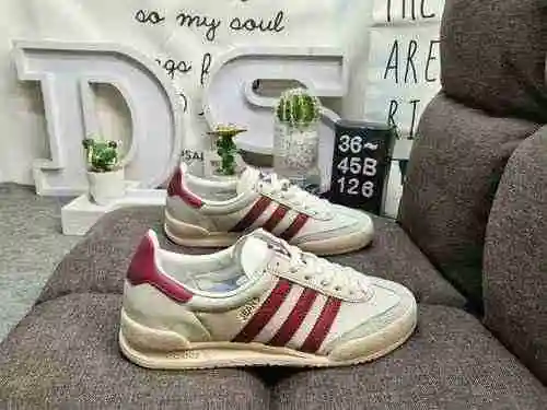 126D company grade AD Originals Jeans retro low cut fashionable board shoes, at first glance, you do
