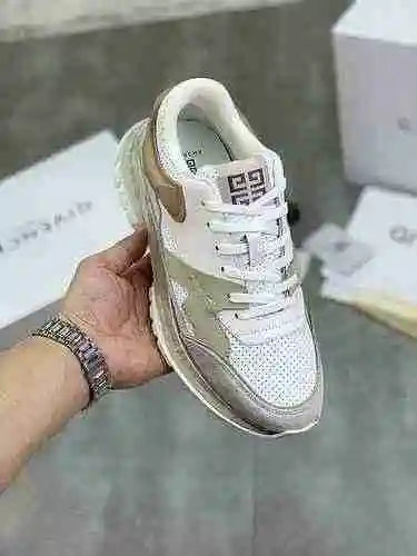 Zapato de hombre Givenchy Código: 0924C20 Talla: 38-44 (45 se puede personalizar)