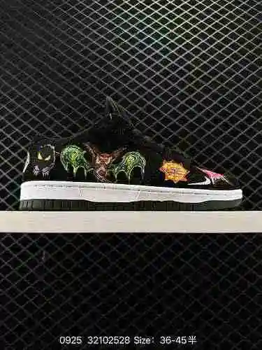 4 Neckface x Nike SB Dunk Low Black Halloween Este zapato está adornado con varios monstruos y monst