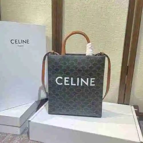 El bolso CEL Celine está hecho de cuero original importado de primer nivel y una versión réplica de 