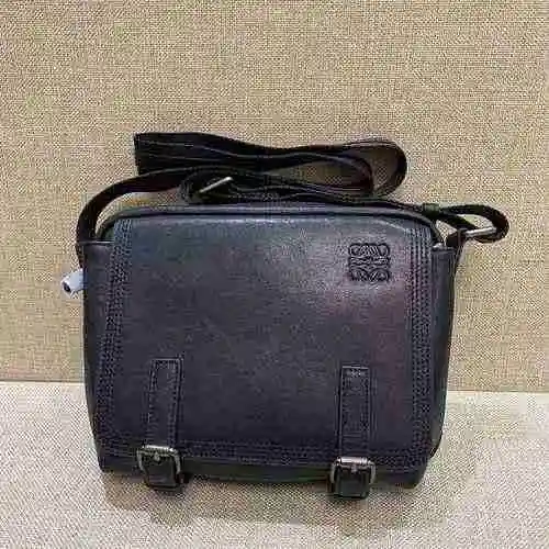 El bolso cruzado exclusivo para hombres de Luo Yiwei está hecho de cuero original importado de prime