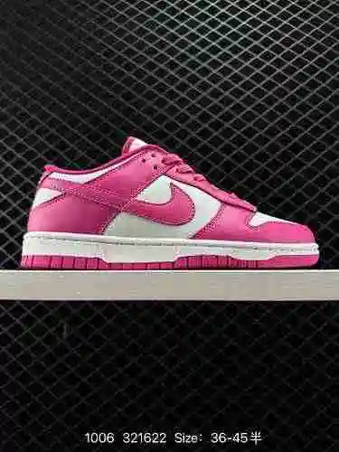 ¡Nivel de compañia! La colección de zapatos de críquet Nike SB Zoom Dunk Low es una zapatilla casual