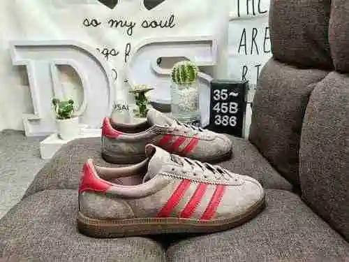 386D company grade STATE SERIES AK This samba shoe showcases high-quality craftsmanship with decorat
