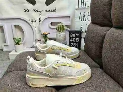 281D company level adidas Originals Post UP This adidas classic style continues the basketball court