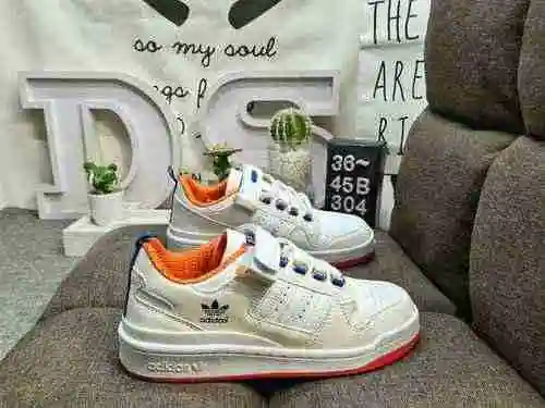 304DAdidas Forum 84 Low low cut versatile trendy casual sports board shoes. Based on the appearance 