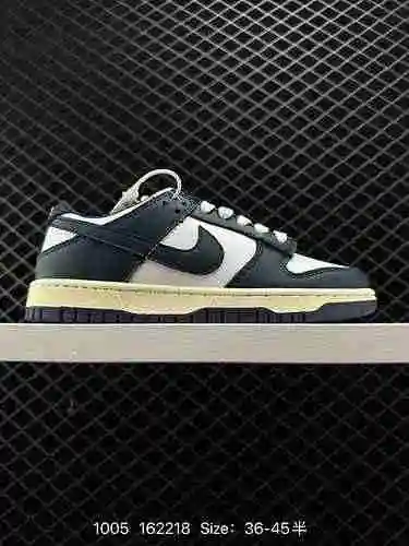 9 NIKE DUNK SB LOW COLORWAY ORIGINAL Dunk SB, como su nombre indica, tiene un linaje clásico de Dunk