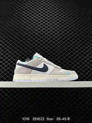 La colección de zapatos de críquet Nike SB Zoom Dunk Low es una zapatilla casual clásica y versátil 