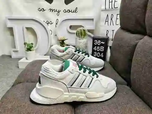 304D winter insulation! All pig eight leather company goods! The Adidas ZX 930 x EQT comes from the 