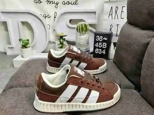 The 634D Adidas ADI0 X, inspired by the oversized version of early 0s sneakers, has made a new appea