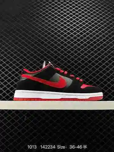 Las 7 Nike Dunk Low lowa cuentan con una suave y cómoda unidad ZomAir en la entresuela, que absorbe 