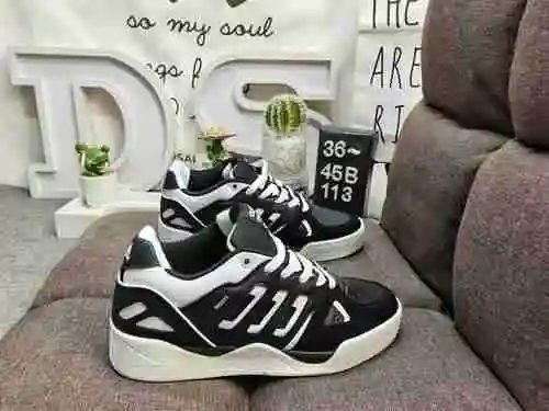 113DAdidasYWYYGKWW Forum DUNK Low Low cut gray white versatile trendy casual sneaker. Based on the a