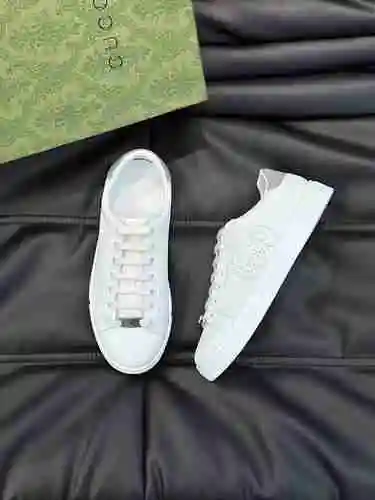 Código de pareja GUCCI: 1013B40 Talla: 35-44
