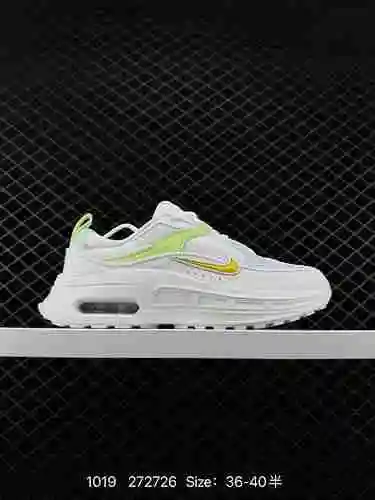 Ya sea para correr o ir de compras, las zapatillas Nike Air Max Bliss facilitan la navegación con 3 
