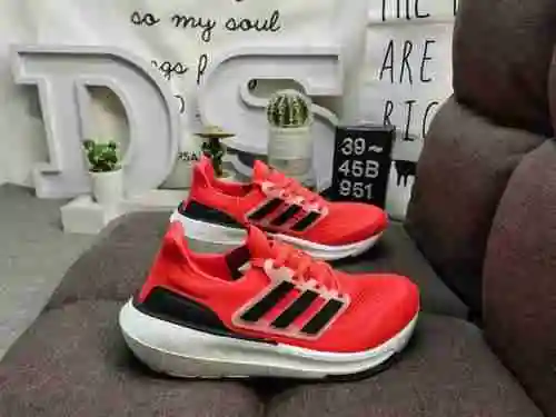 The 951D truly explosive Adidas Ultra Boost 2022 series with a half size UB popcorn front and back r