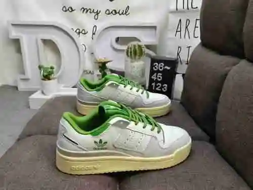 123DAdidas Forum 84 Low Low top versatile trendy casual sneakers. Based on the appearance of vintage