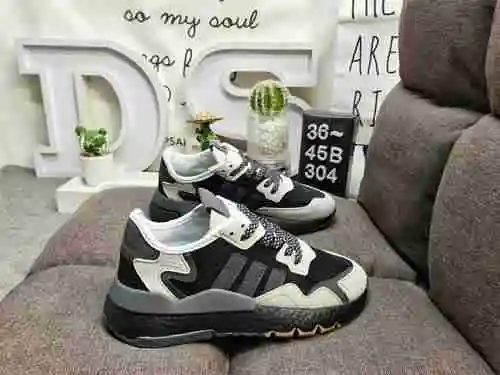 304D winter insulation! All pig eight leather company goods! The Adidas ZX 930 x EQT comes from the 