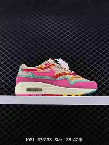 La nueva combinación de colores de la unidad Nike Air Max Air Max 9 está cubierta con varios materia