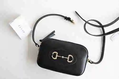 El bolso cruzado GUCCI adopta una bolsa de regalo de entrega de alta calidad de piel de vaca origina