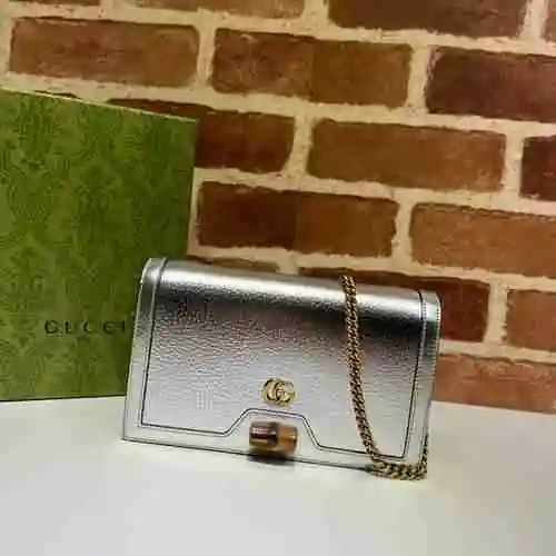 El bolso de cadena GUCCI adopta una bolsa de regalo de entrega de alta calidad de piel de vaca origi