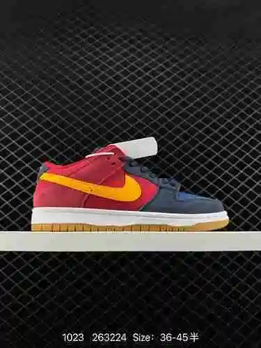 2 Nike SB Dunk Low "Barcelona" Este zapato está hecho de gamuza, con un color castaño que 