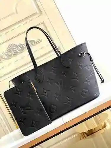 El bolso de hombro LV está hecho de cuero original importado de primer nivel y una versión réplica d