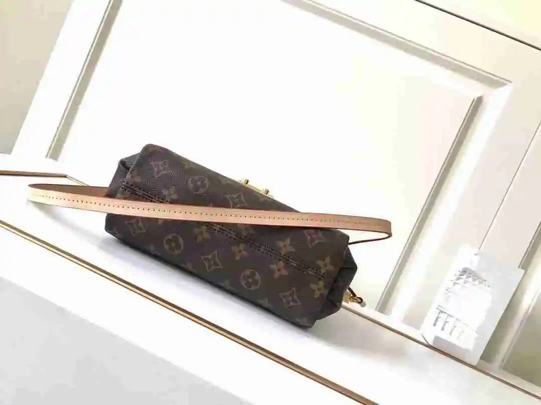 KK01950 (4).webp