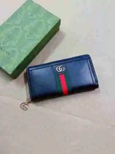 La billetera con clip largo GUCCI adopta una bolsa de regalo de entrega de alta calidad de piel de v